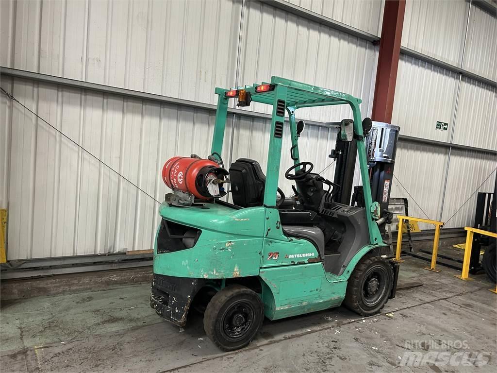 Mitsubishi FG25NT Nestekaasutrukit