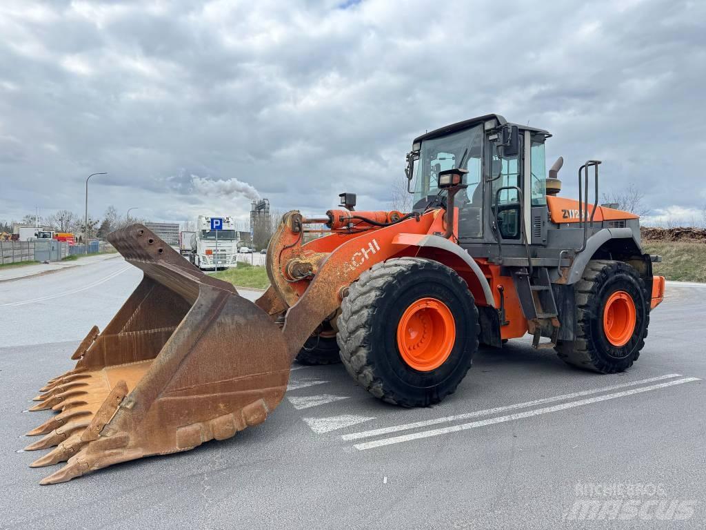 Hitachi ZW 250 Pyöräkuormaajat