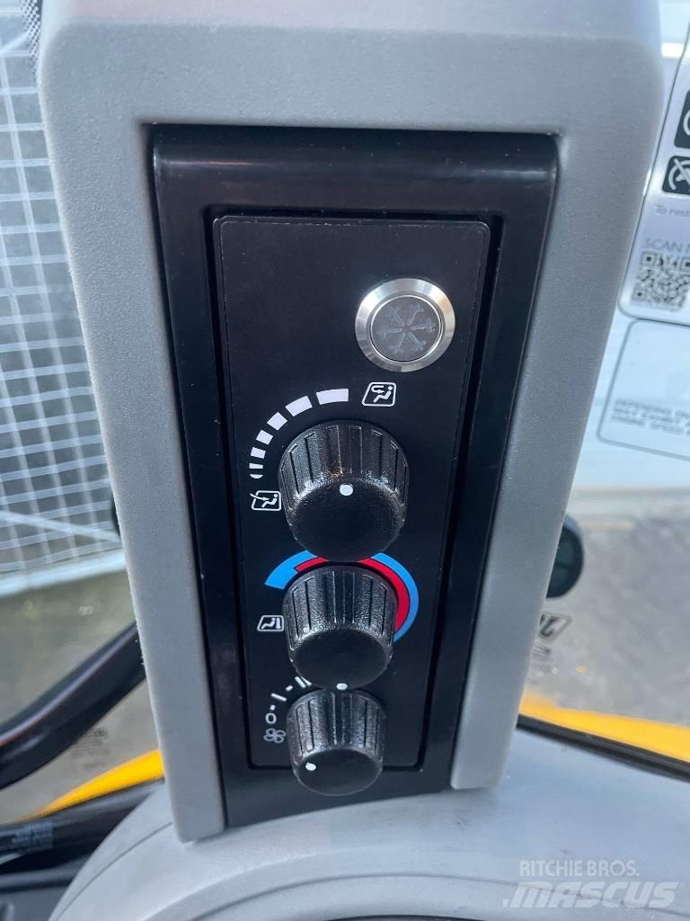JCB 4CX Pro Kaivurikuormaajat