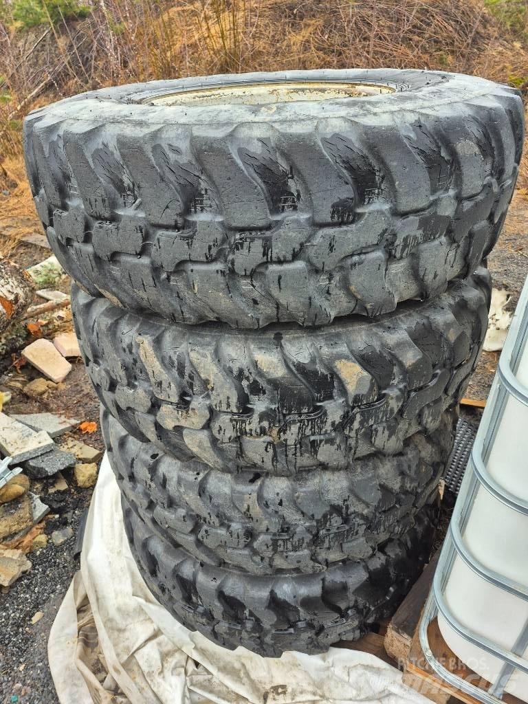 Dunlop 365/80R20 Renkaat ja vanteet