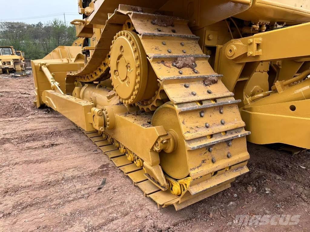 CAT D8R Telaketjupuskutraktorit
