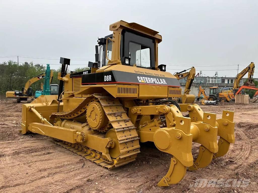 CAT D8R Telaketjupuskutraktorit