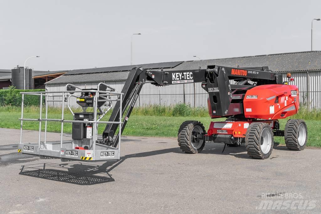 Manitou 200 ATJ e Kuukulkijat
