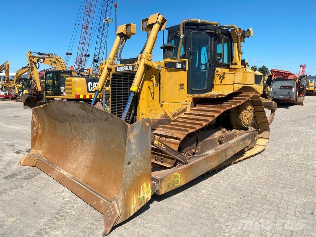 CAT D6T XW NVT Telaketjupuskutraktorit