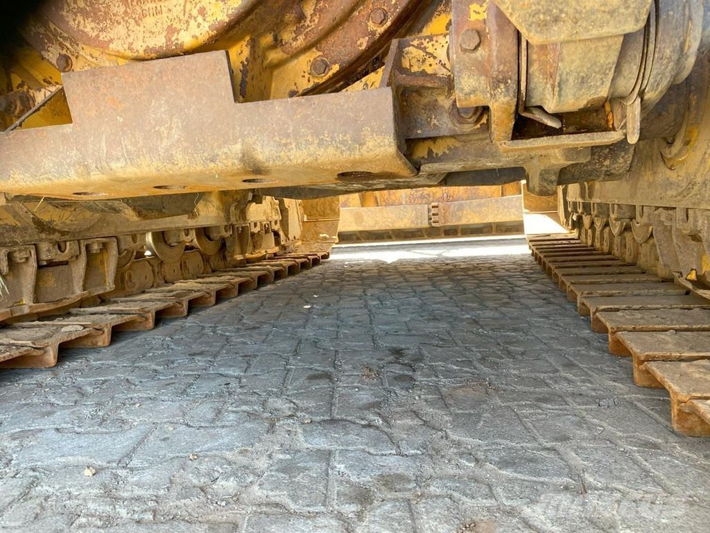 CAT D6T XW NVT Telaketjupuskutraktorit