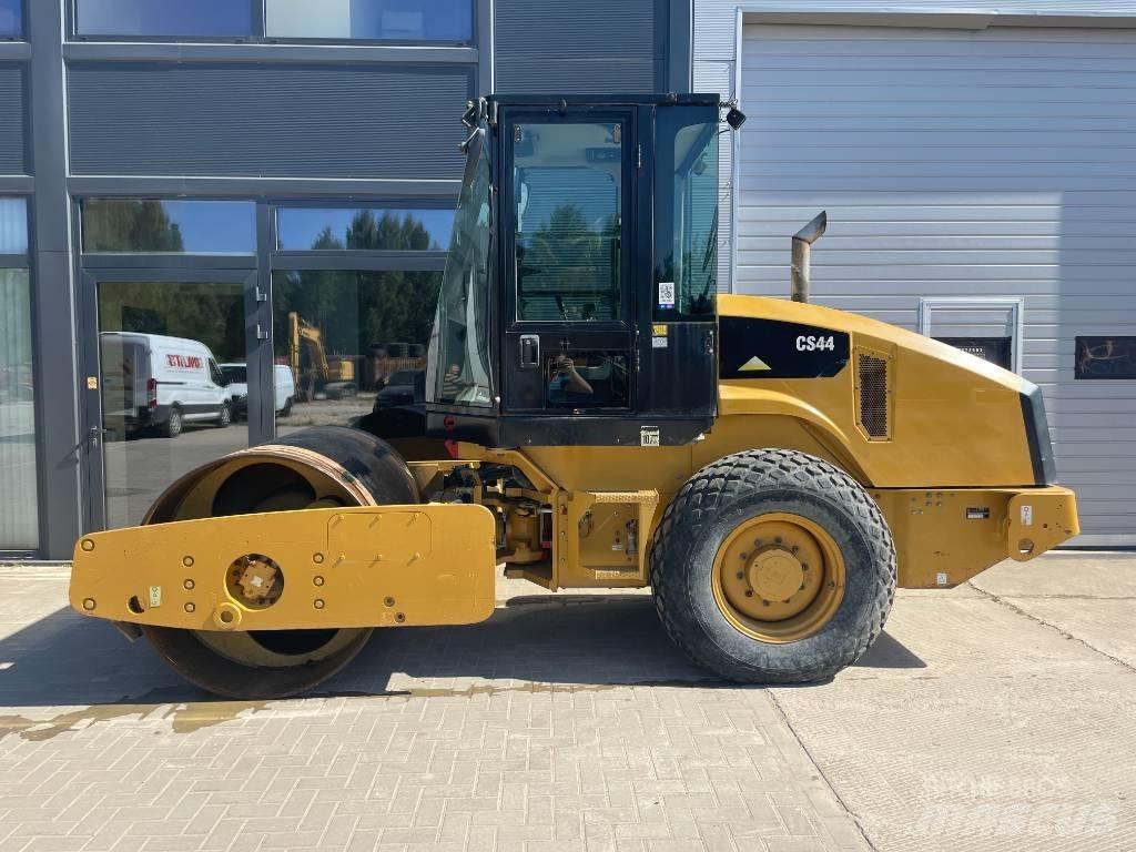 CAT CS44 Yksivalssijyrät