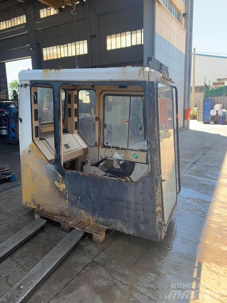 CAT 375 Ohjaamo ja sisusta