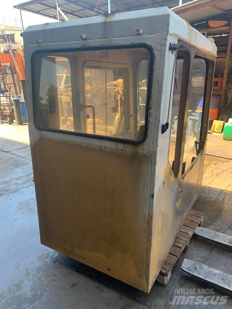 CAT 375 Ohjaamo ja sisusta