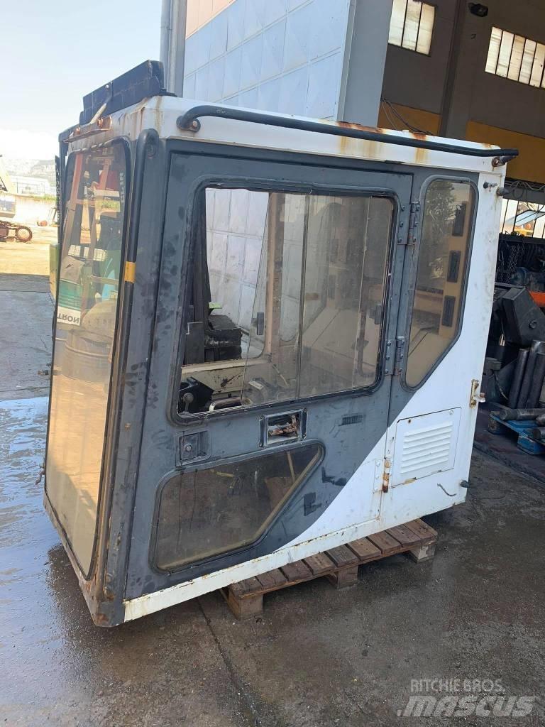 CAT 375 Ohjaamo ja sisusta