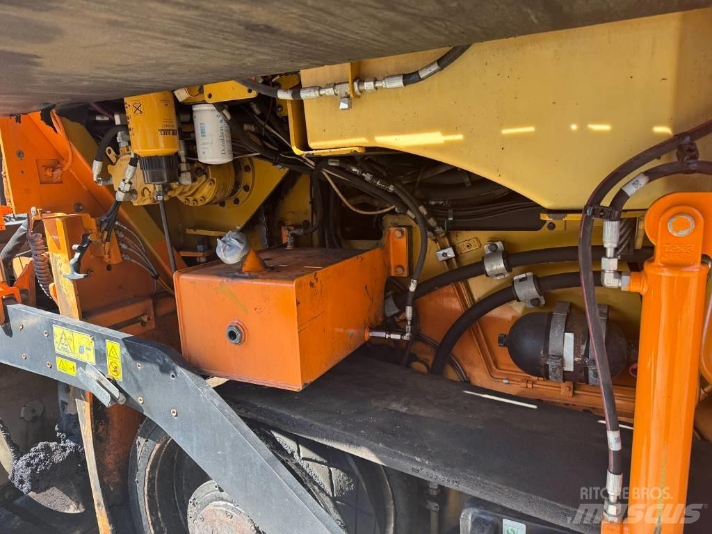 CAT AP 555 E Asfalttikoneet