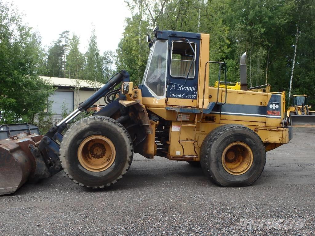 Komatsu WA 250-1 Pyöräkuormaajat