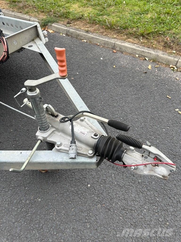  MOTIV TC3000 Kevyet peräkärryt