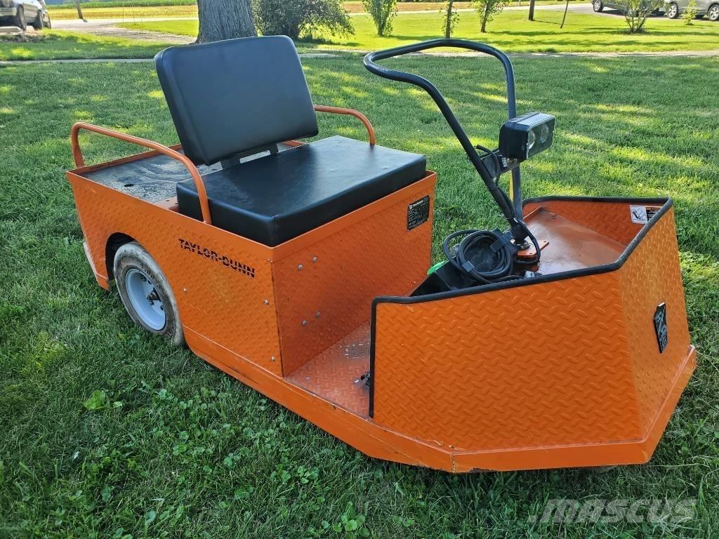 Taylor-Dunn SS536 Vetotrukit