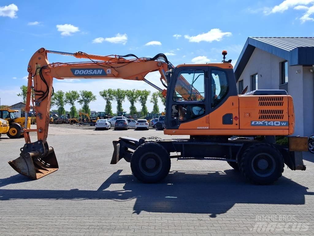Doosan DX 140 W-3 Pyöräkaivukoneet