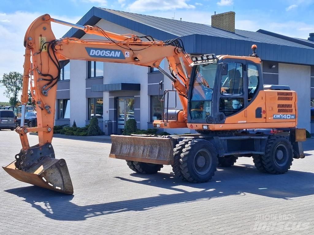 Doosan DX 140 W-3 Pyöräkaivukoneet