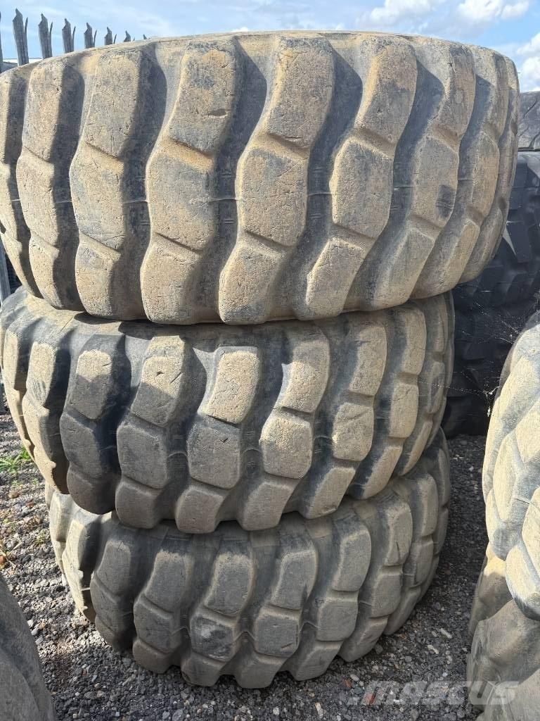 Bridgestone 23.5R25 Renkaat ja vanteet