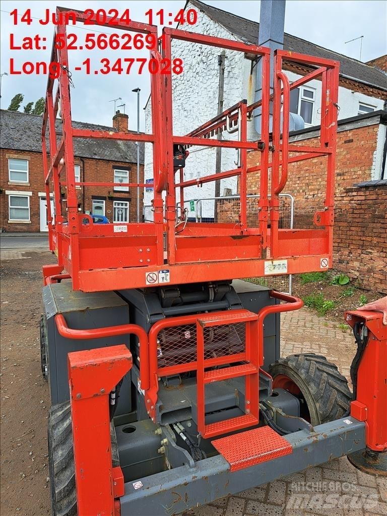 SkyJack SJ 6832 RT Saksilavat