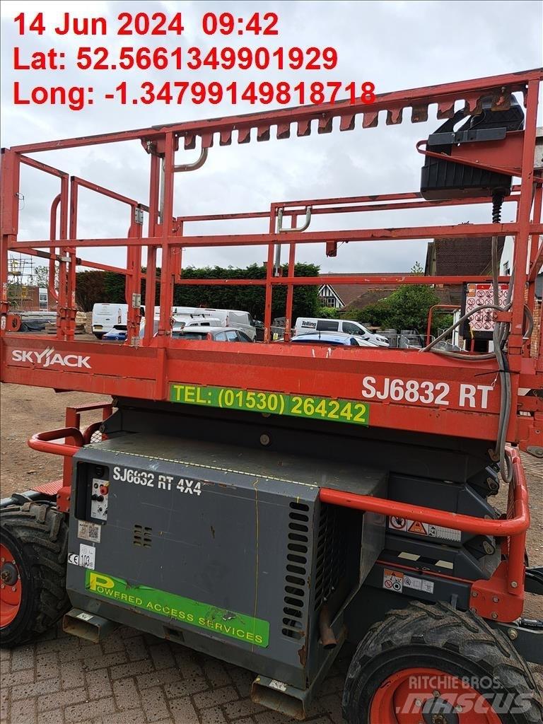 SkyJack SJ 6832 RT Saksilavat