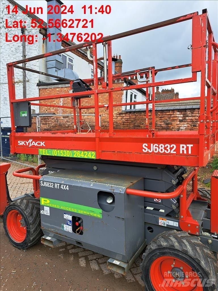 SkyJack SJ 6832 RT Saksilavat