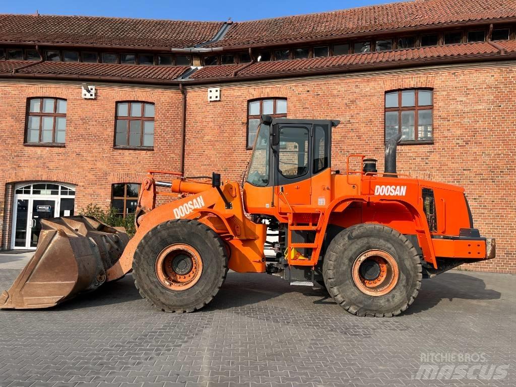 Doosan DL 300 Pyöräkuormaajat