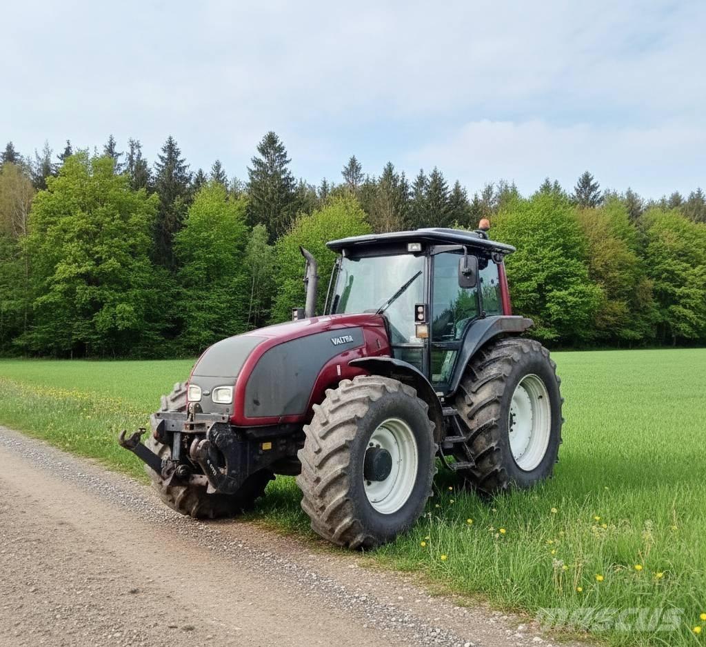 Valtra T 170 Traktorit