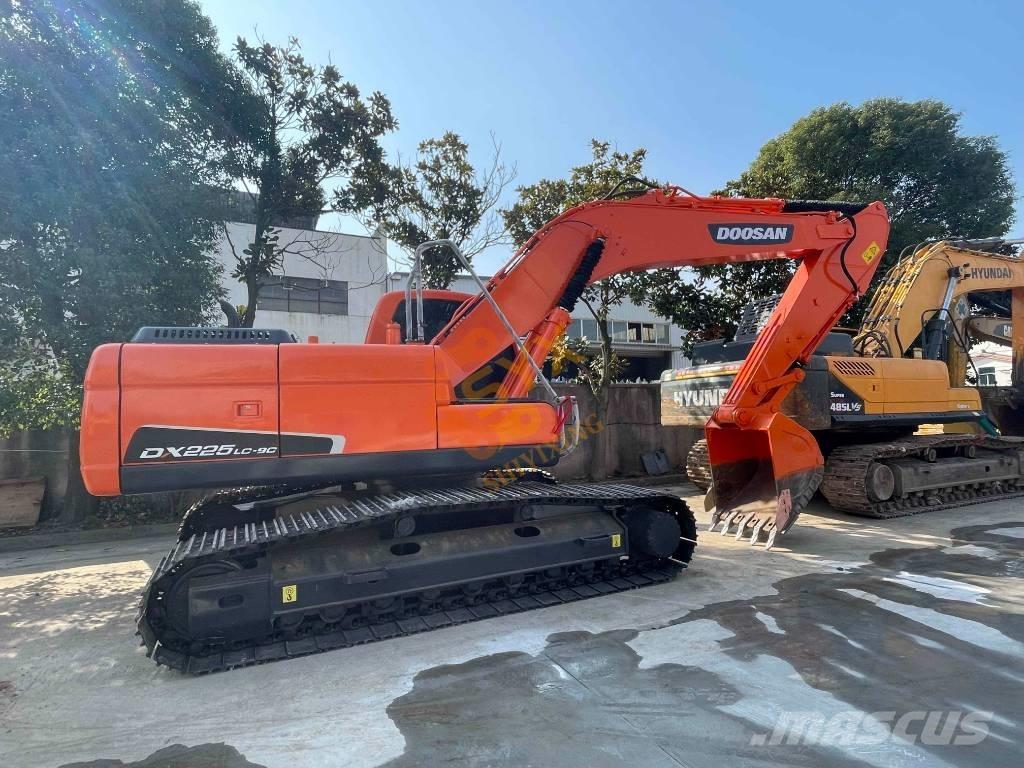 Doosan DX 225 LC Telakaivukoneet