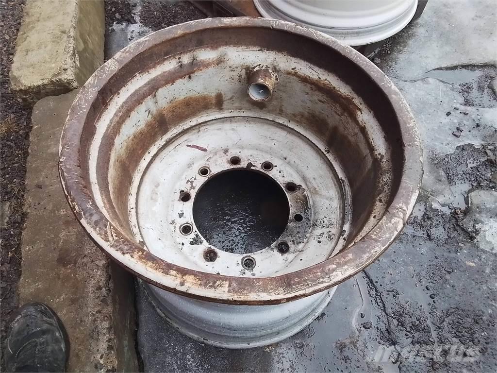 Valmet 890 20x26 Renkaat ja vanteet