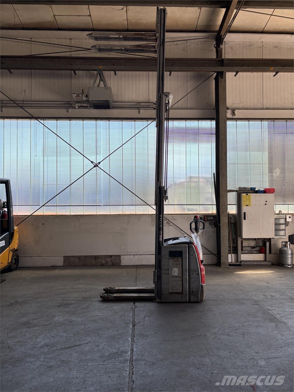 Still EXV 16 Ajettavat pinoamisvaunut