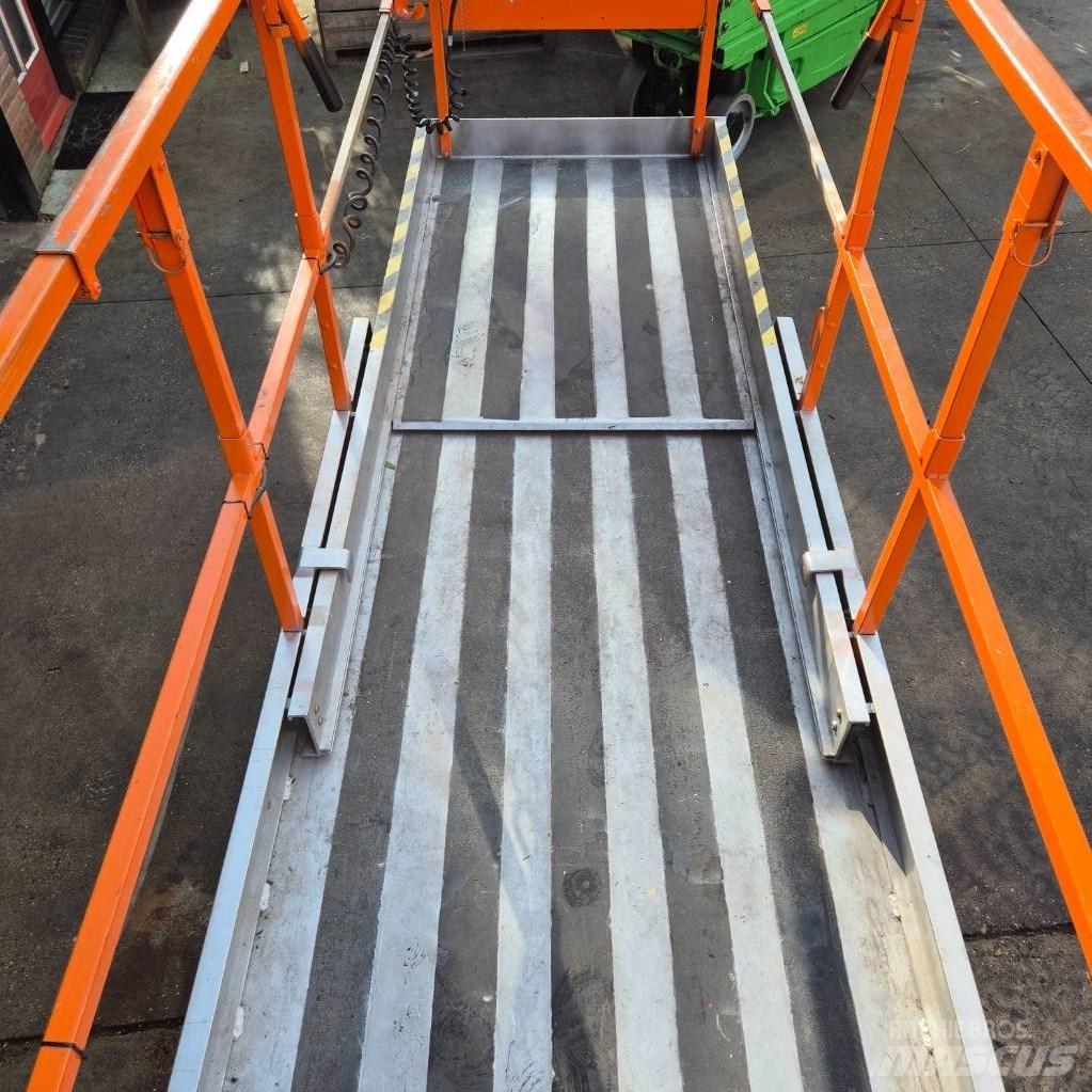 JLG 3246 ES Saksilavat