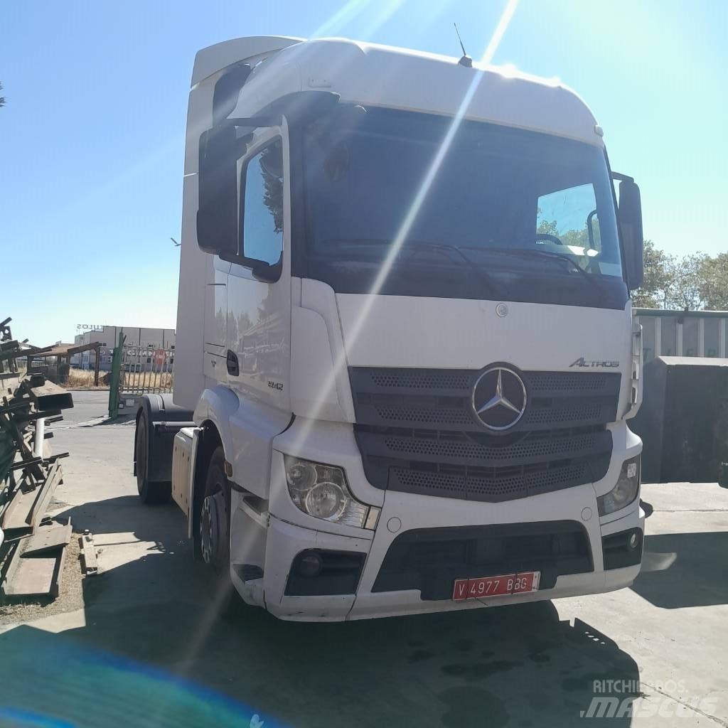 Mercedes-Benz 1842 Vetopöytäautot