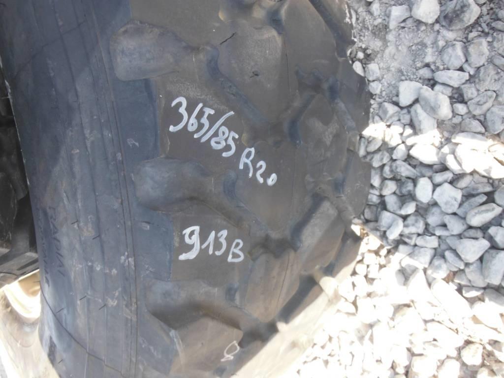 Michelin 365/85R20 Renkaat ja vanteet