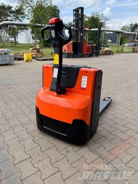 Toyota LWE160 Lavansiirtotrukit