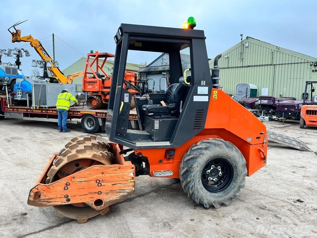 Ammann ASC 30 Yksivalssijyrät