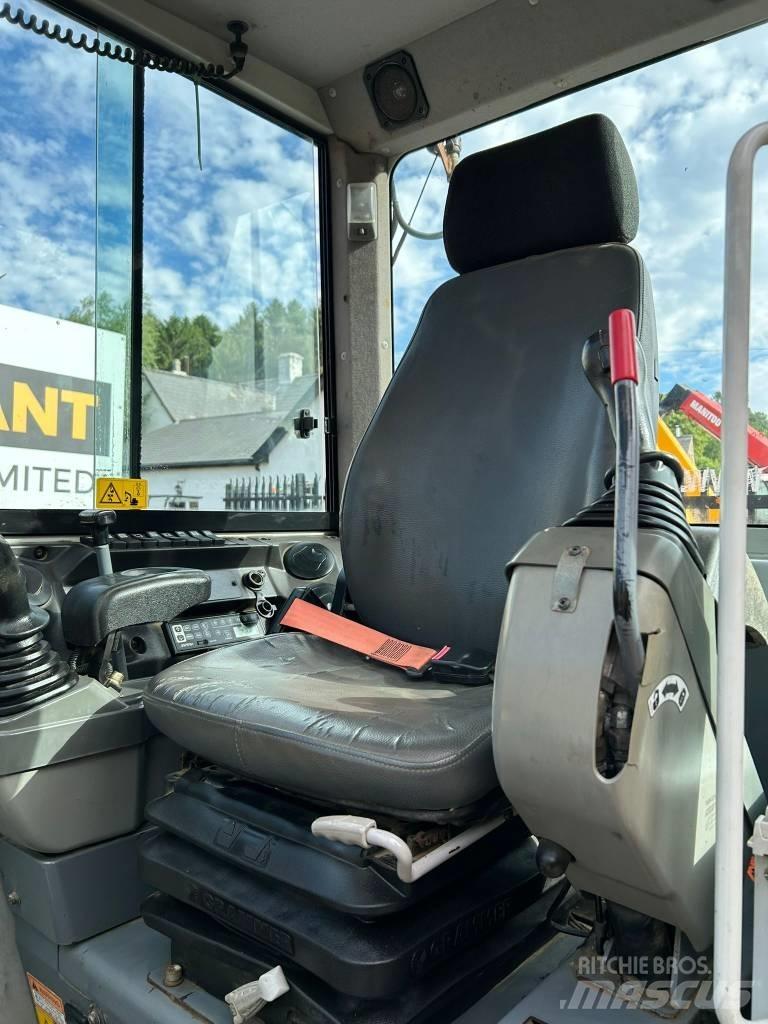 Takeuchi TB 230 Minikaivukoneet < 7t