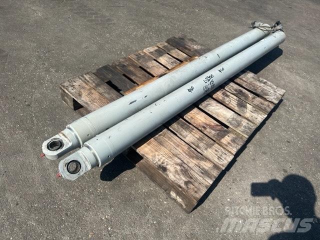 SkyJack SJ 8831 Saksilavat