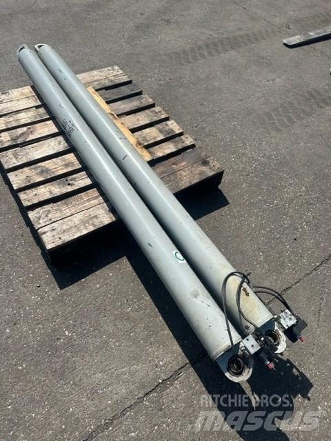 SkyJack SJ 8831 Saksilavat