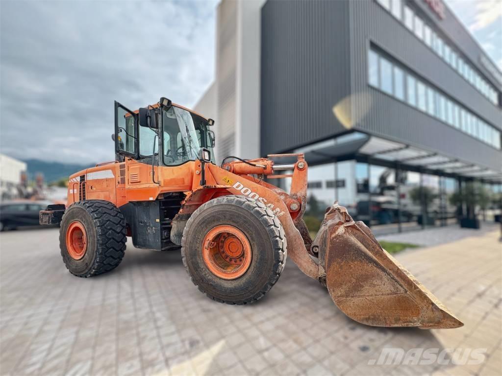 Doosan DL 300 Pyöräkuormaajat
