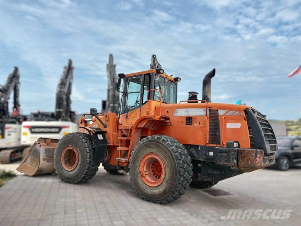 Doosan DL 300 Pyöräkuormaajat