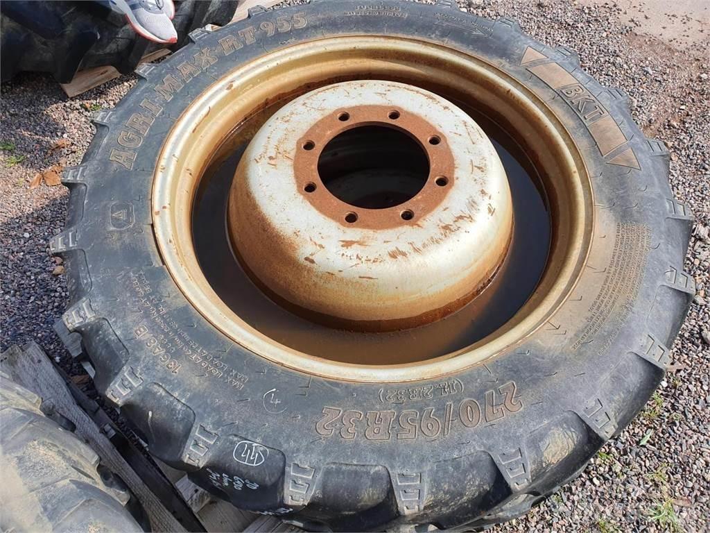 BKT 270/95R32 x2 Renkaat ja vanteet