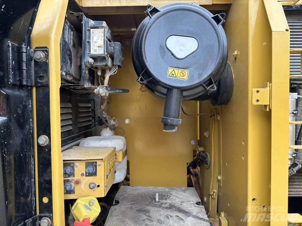 CAT 320D Telakaivukoneet