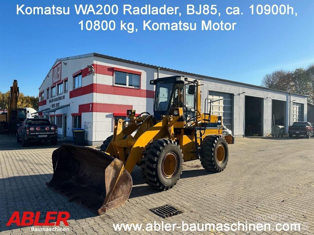 Komatsu WA200 Pyöräkuormaajat