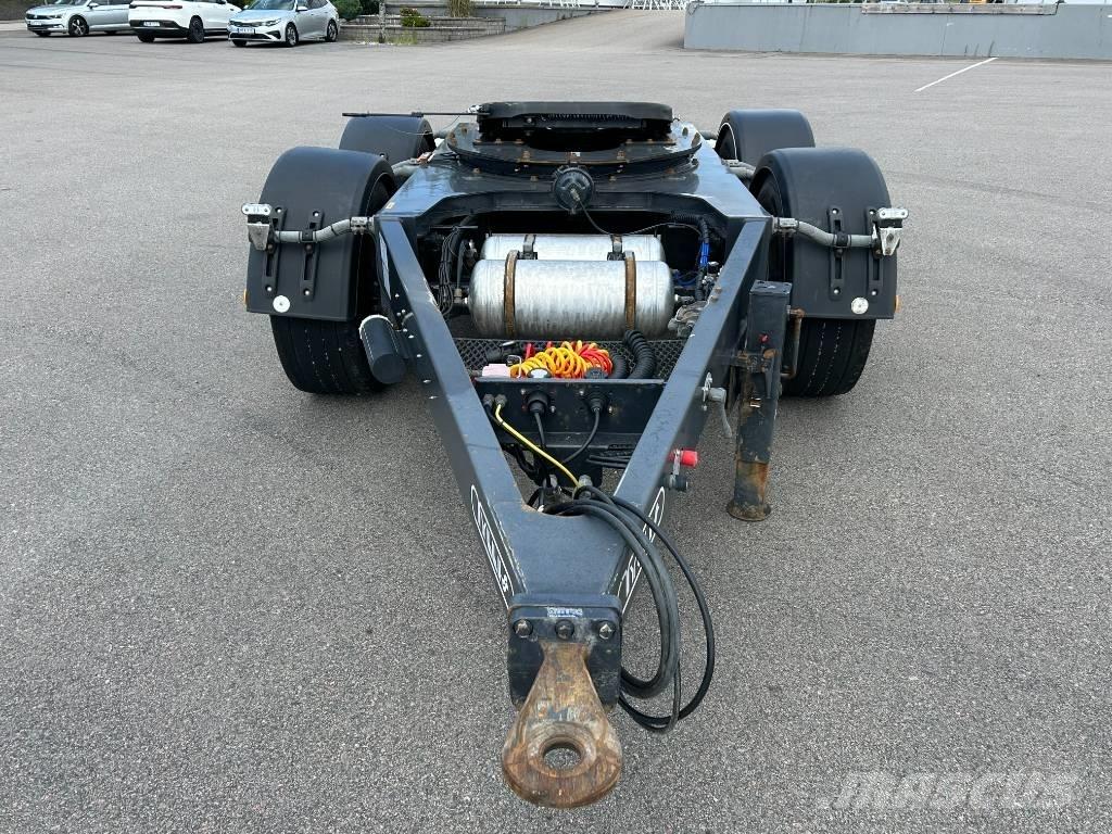 Tyllis Dolly, EGD34J Dolly-apuvaunut