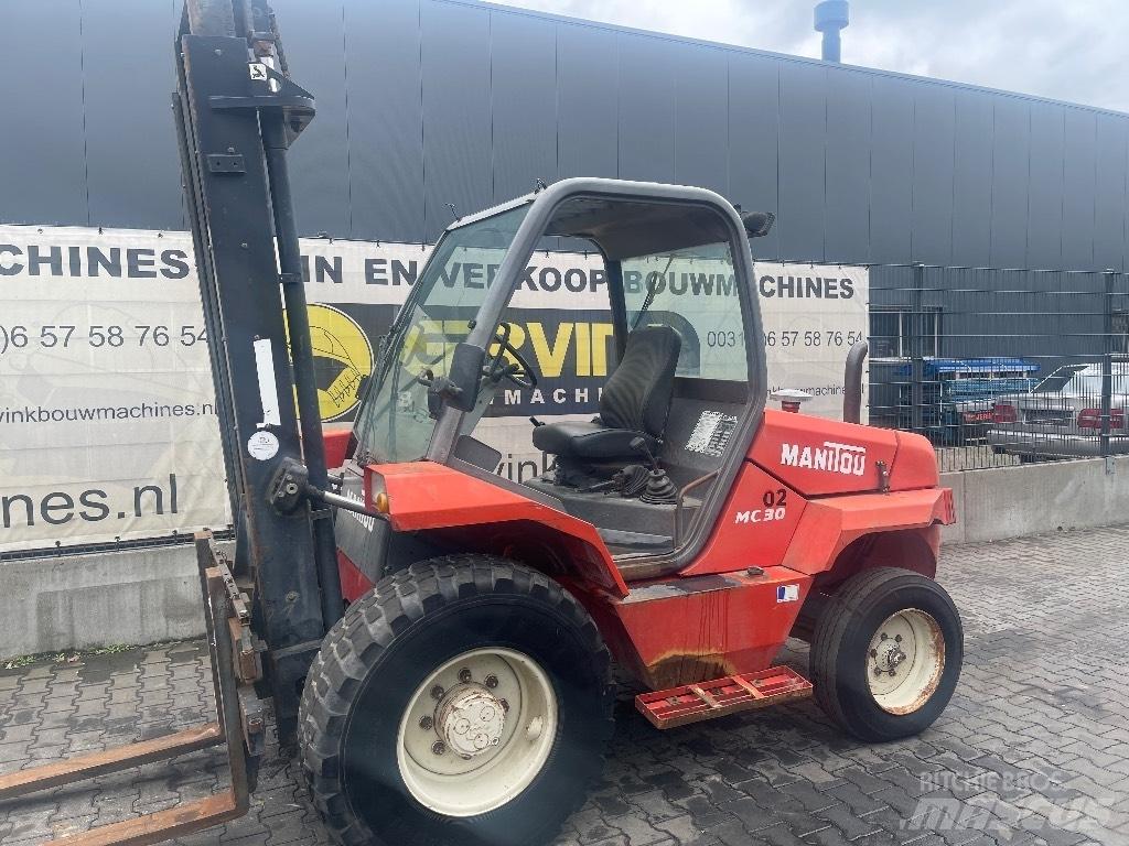 Manitou MC 30 Maastotrukit