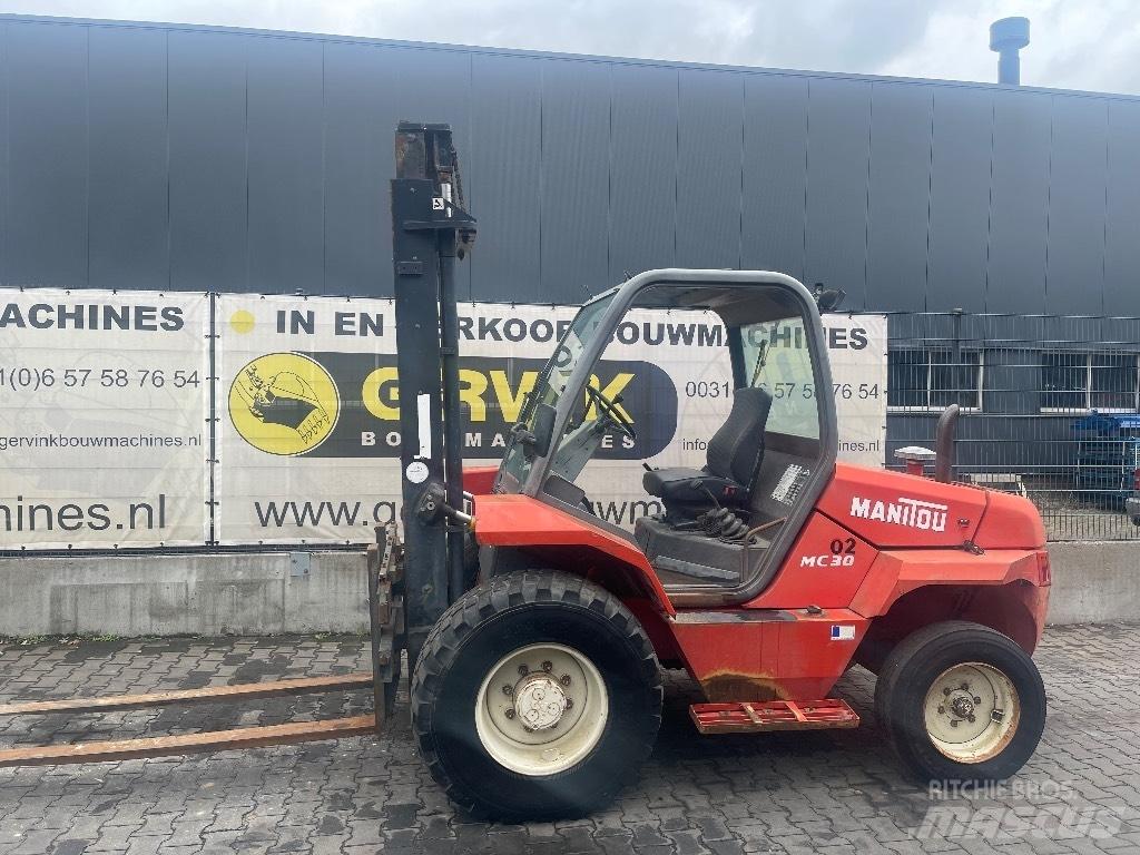 Manitou MC 30 Maastotrukit