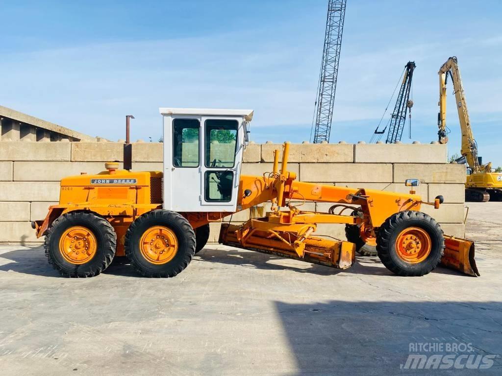 John Deere 570 A Tiehöylät