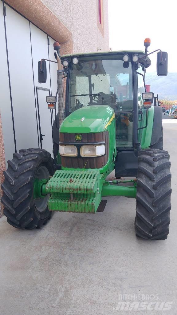 John Deere 5820 Traktorit