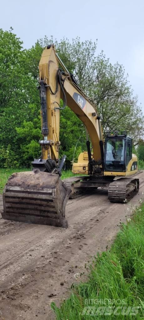CAT 320 Telakaivukoneet