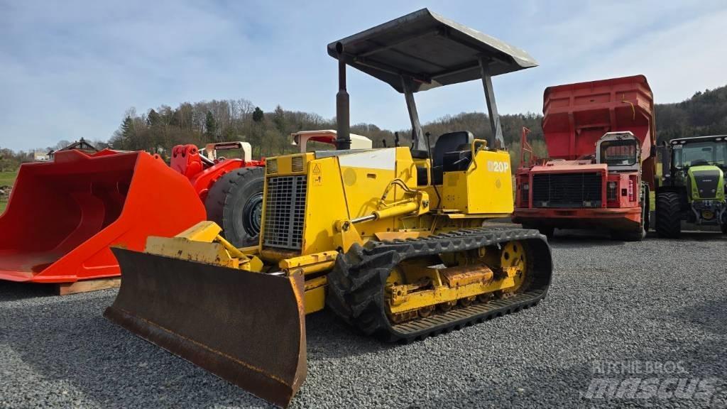Komatsu D20P-7 Telaketjupuskutraktorit