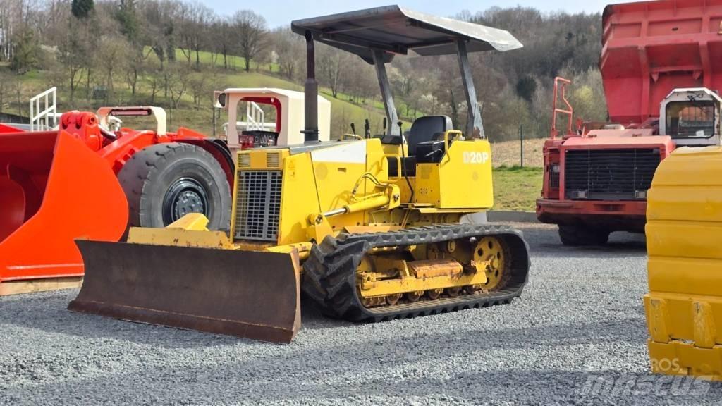Komatsu D20P-7 Telaketjupuskutraktorit