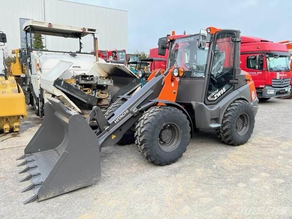 Hitachi ZW95-6C Pyöräkuormaajat
